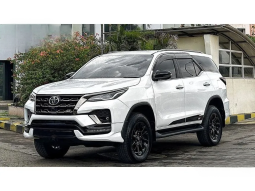 2024 Toyota Fortuner 2.8 GR Sport SUV KM 1.200 PERAK TDK JD PKAI Toyota New Fortuner 2.8 GR Sport AT FACELIFT White On Black NIK 2024 LIKE NEW full