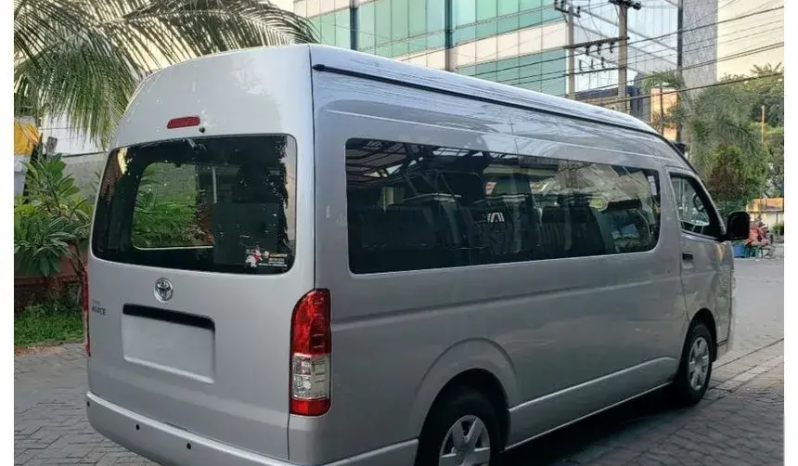 2024 Toyota Hiace 3.0 Commuter Van Wagon full