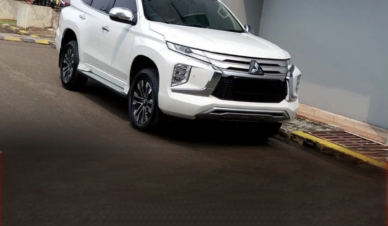 2022 Mitsubishi Pajero Sport 2.4 Dakar SUV 4×2 AT Putih  [ SUNROOF ] full