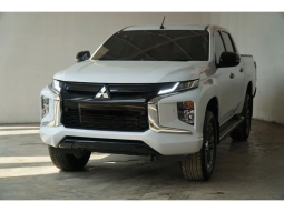 2023 Mitsubishi Triton 2.4 ULTIMATE Dual Cab Pick-up (LOW KM11rb) full