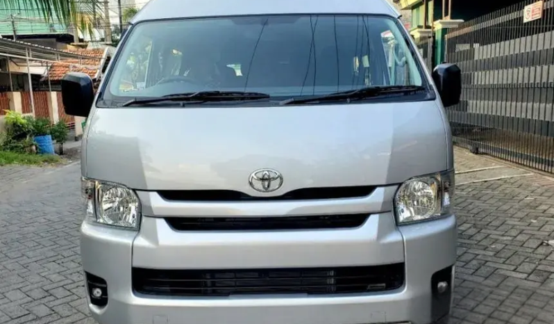 2024 Toyota Hiace 3.0 Commuter Van Wagon full