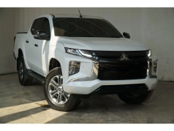 2023 Mitsubishi Triton 2.4 ULTIMATE Dual Cab Pick-up (LOW KM11rb) full