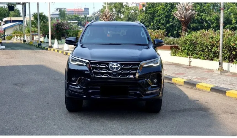 2024 Toyota Fortuner 2.8 GR Sport SUV Kick Sensor Diesel AT Hitam Metalik full