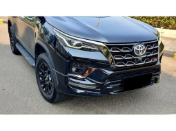 2024 Toyota Fortuner 2.8 GR Sport SUV Kick Sensor Diesel AT Hitam Metalik full