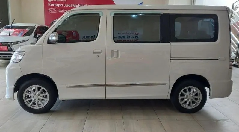 2024 Daihatsu Luxio 1.5 X MPV – BISA NEGO full