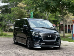 2020/2021 (Reg 2021) Miles 87K Hyundai Grand Starex 2.5 Executive Prime MPV  full