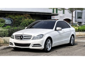 2013 Mercedes-Benz C300 3.0 Avantgarde Sedan KM 50.000 ANTIK SEKALI Mercedes Benz C300 Facelift 3000CC 2013 V6 White On Black Full Spec Perfect