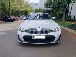 2023 BMW 320i 2,0 M Sport Sedan full