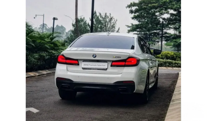 2023 BMW 520i 2.0 M Sport Sedan. REVIEWNYA SELALU MEMUASKAN. BARU 8.000KM, WARRANTY PANJANG, SANGAT CANTIK DAN SPORTY full