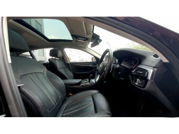 2022 BMW 530i 2.0 Opulence Sedan AT Hitam Sunroof – Low KM17rb – RECORD full