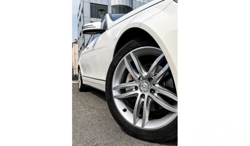 2013 Mercedes-Benz C300 3.0 Avantgarde Sedan KM 50.000 ANTIK SEKALI Mercedes Benz C300 Facelift 3000CC 2013 V6 White On Black Full Spec Perfect full