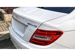 2013 Mercedes-Benz C300 3.0 Avantgarde Sedan KM 50.000 ANTIK SEKALI Mercedes Benz C300 Facelift 3000CC 2013 V6 White On Black Full Spec Perfect full