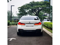 2023 BMW 520i 2.0 M Sport Sedan. REVIEWNYA SELALU MEMUASKAN. BARU 8.000KM, WARRANTY PANJANG, SANGAT CANTIK DAN SPORTY full