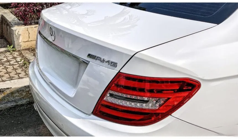 2013 Mercedes-Benz C300 3.0 Avantgarde Sedan KM 50.000 ANTIK SEKALI Mercedes Benz C300 Facelift 3000CC 2013 V6 White On Black Full Spec Perfect full