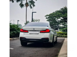 2023 BMW 520i 2.0 M Sport Sedan. REVIEWNYA SELALU MEMUASKAN. BARU 8.000KM, WARRANTY PANJANG, SANGAT CANTIK DAN SPORTY full