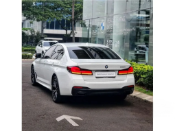 2023 BMW 520i 2.0 M Sport Sedan. REVIEWNYA SELALU MEMUASKAN. BARU 8.000KM, WARRANTY PANJANG, SANGAT CANTIK DAN SPORTY full