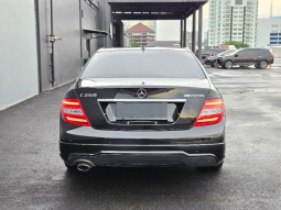 2013 Mercedes-Benz C250 1.8 CGI Sedan full