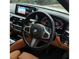 2023 BMW 520i 2.0 M Sport Sedan. REVIEWNYA SELALU MEMUASKAN. BARU 8.000KM, WARRANTY PANJANG, SANGAT CANTIK DAN SPORTY full