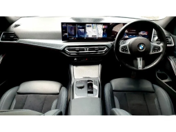 2023 BMW 320i 2.0 M Sport Sedan 320 i (G20) Sedan LCi AT Alphine White 2023/2024 [LOW KM] full