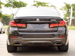 2022 BMW 520i 2.0 M Sport Sedan AT Hitam ( TDP 15jt ) Kondisi Istimewa Dan Dijamin Siap Pakai #kawanmobilbekas full