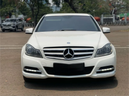 2014 Mercedes-Benz C200 1.8 CGI Sedan full