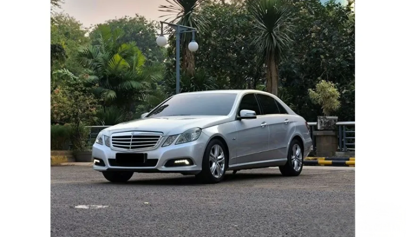 2010 Mercedes-Benz E250 1.8 CGI Avantgarde Sedan (TDP 10jt) full