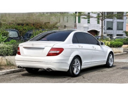 2013 Mercedes-Benz C300 3.0 Avantgarde Sedan KM 50.000 ANTIK SEKALI Mercedes Benz C300 Facelift 3000CC 2013 V6 White On Black Full Spec Perfect full