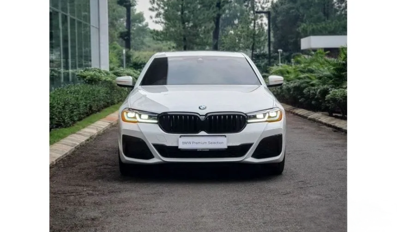 2023 BMW 520i 2.0 M Sport Sedan. REVIEWNYA SELALU MEMUASKAN. BARU 8.000KM, WARRANTY PANJANG, SANGAT CANTIK DAN SPORTY full