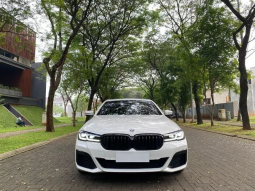 2023 BMW 530i 2.0 M Sport Sedan full