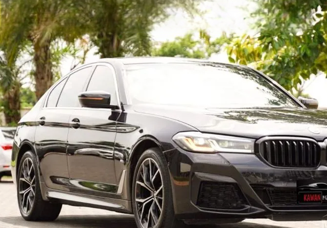 2022 BMW 520i 2.0 M Sport Sedan AT Hitam ( TDP 15jt ) Kondisi Istimewa Dan Dijamin Siap Pakai #kawanmobilbekas full