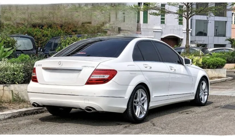 2013 Mercedes-Benz C300 3.0 Avantgarde Sedan KM 50.000 ANTIK SEKALI Mercedes Benz C300 Facelift 3000CC 2013 V6 White On Black Full Spec Perfect full