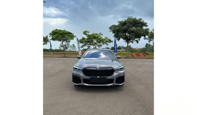 2020 BMW 730Li 2.0 M Sport Sedan full