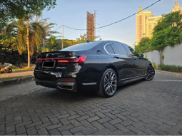 2021 BMW 730Li 2.0 M Sport Sedan full