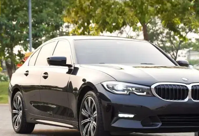 2022 BMW 320i 2.0 Sport Sedan AT Hitam ( TDP 18jt ) Kondisi Istimewa Dan Dijamin Siap Pakai full