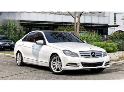 2013 Mercedes-Benz C300 3.0 Avantgarde Sedan KM 50.000 ANTIK SEKALI Mercedes Benz C300 Facelift 3000CC 2013 V6 White On Black Full Spec Perfect full