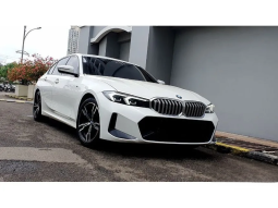 2023 BMW 320i 2.0 M Sport Sedan 320 i (G20) Sedan LCi AT Alphine White 2023/2024 [LOW KM] full