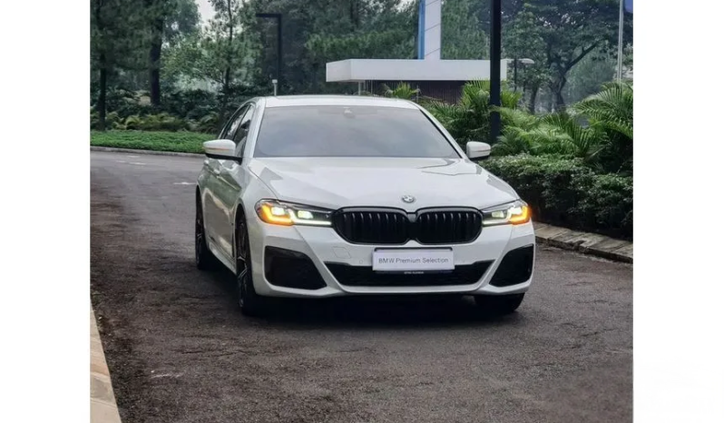 2023 BMW 520i 2.0 M Sport Sedan. REVIEWNYA SELALU MEMUASKAN. BARU 8.000KM, WARRANTY PANJANG, SANGAT CANTIK DAN SPORTY full