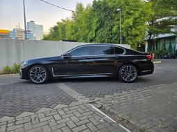 2021 BMW 730Li 2.0 M Sport Sedan full