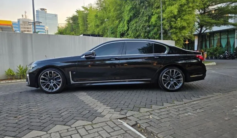 2021 BMW 730Li 2.0 M Sport Sedan full