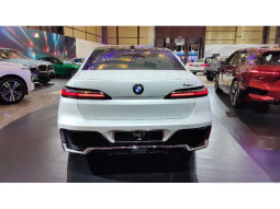 2023 BMW 735i 3.0 M Sport Sedan full