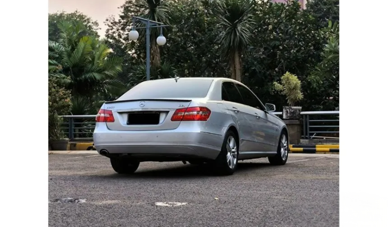 2010 Mercedes-Benz E250 1.8 CGI Avantgarde Sedan (TDP 10jt) full