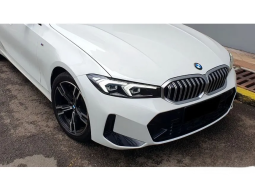 2023 BMW 320i 2.0 M Sport Sedan 320 i (G20) Sedan LCi AT Alphine White 2023/2024 [LOW KM] full