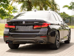 2022 BMW 520i 2.0 M Sport Sedan AT Hitam ( TDP 15jt ) Kondisi Istimewa Dan Dijamin Siap Pakai #kawanmobilbekas full