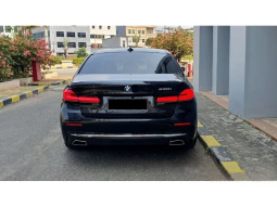 2022 BMW 530i 2.0 Opulence Sedan AT Hitam Sunroof – Low KM17rb – RECORD full