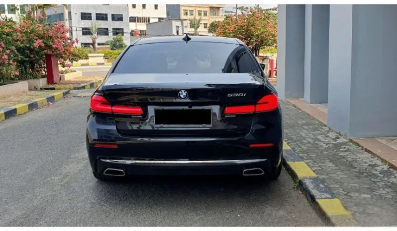 2022 BMW 530i 2.0 Opulence Sedan AT Hitam Sunroof – Low KM17rb – RECORD full