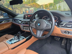 2021 BMW 730Li 2.0 M Sport Sedan full