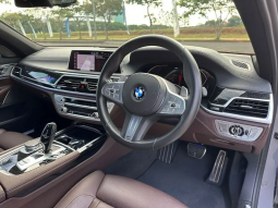 2020 BMW 730Li 2.0 M Sport Sedan full