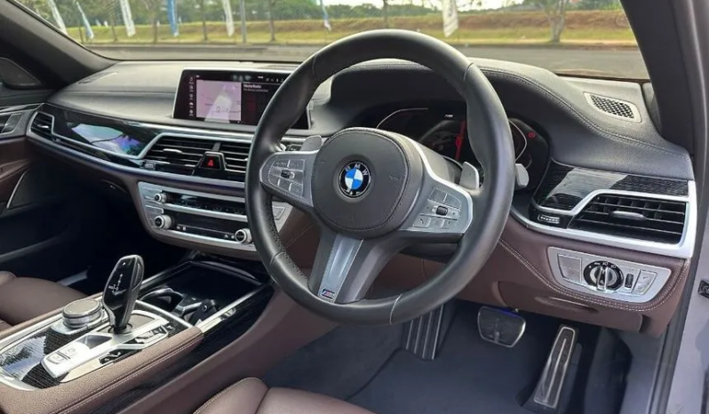 2020 BMW 730Li 2.0 M Sport Sedan full