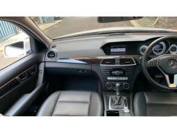 2013 Mercedes-Benz C300 3.0 Avantgarde Sedan KM 50.000 ANTIK SEKALI Mercedes Benz C300 Facelift 3000CC 2013 V6 White On Black Full Spec Perfect full