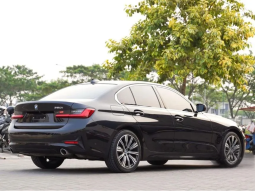 2022 BMW 320i 2.0 Sport Sedan AT Hitam ( TDP 18jt ) Kondisi Istimewa Dan Dijamin Siap Pakai full